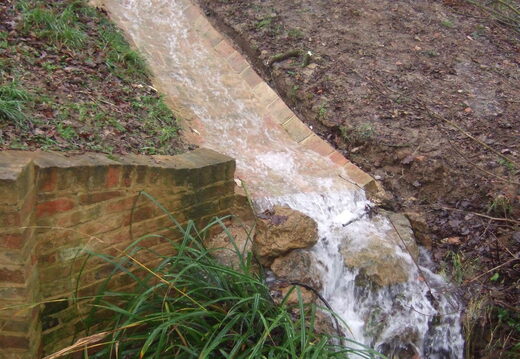 Triangle Spillweir (2)