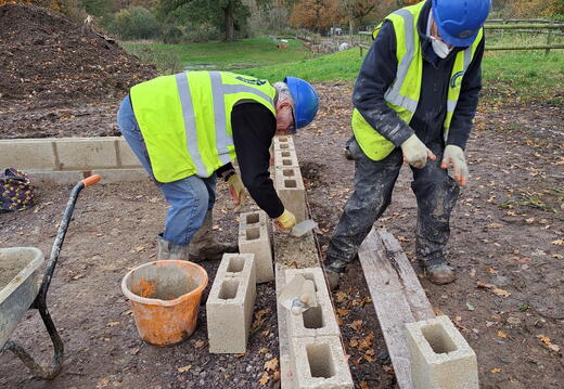 11 Nov 04b - Laying the blocks