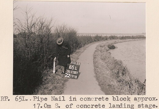 Man with a stick SU1383 65L