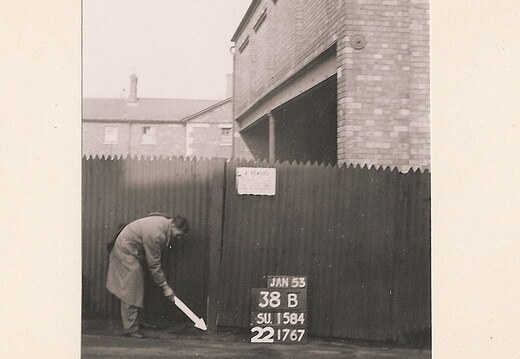 Man with a stick SU1584 38B